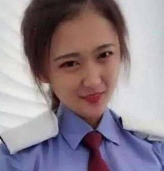 原创这个女警小姐姐火了,精致的五官,网友怒赞"最美警花"