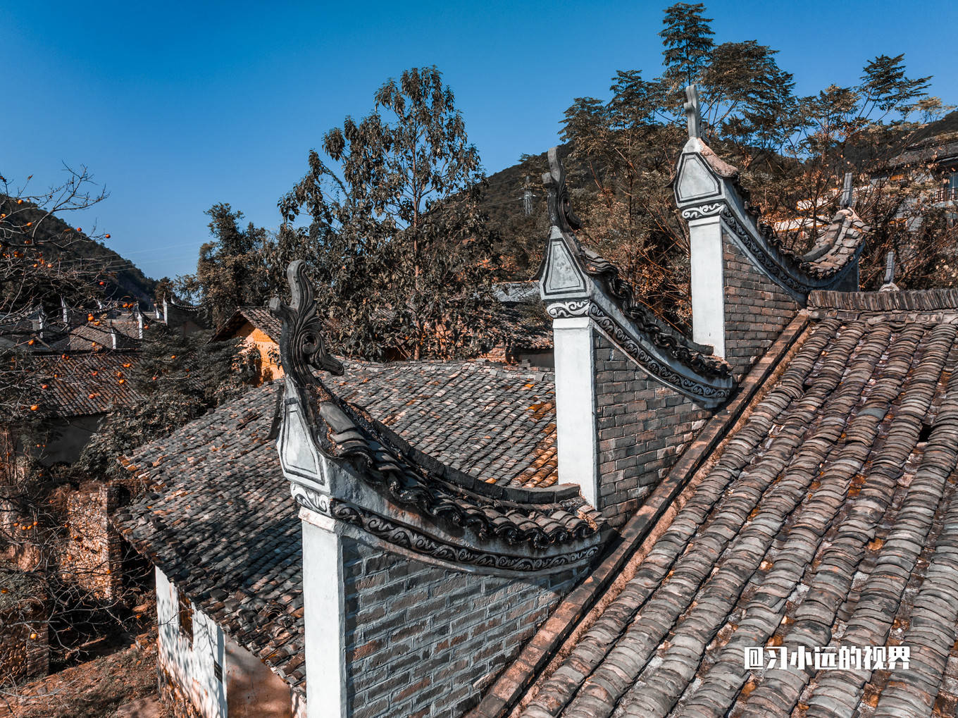 寒信,是一座承载千年传说的历史文化古村,这里山峡 高雄,江水蜿蜒