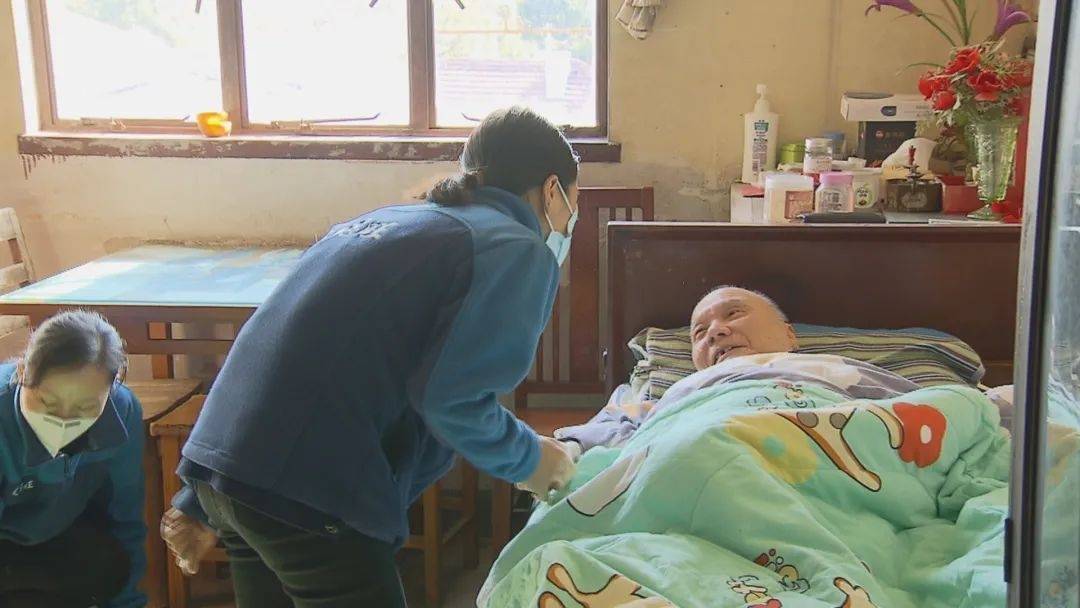 徐汇让他们"浴"见美好!_老人_老伯