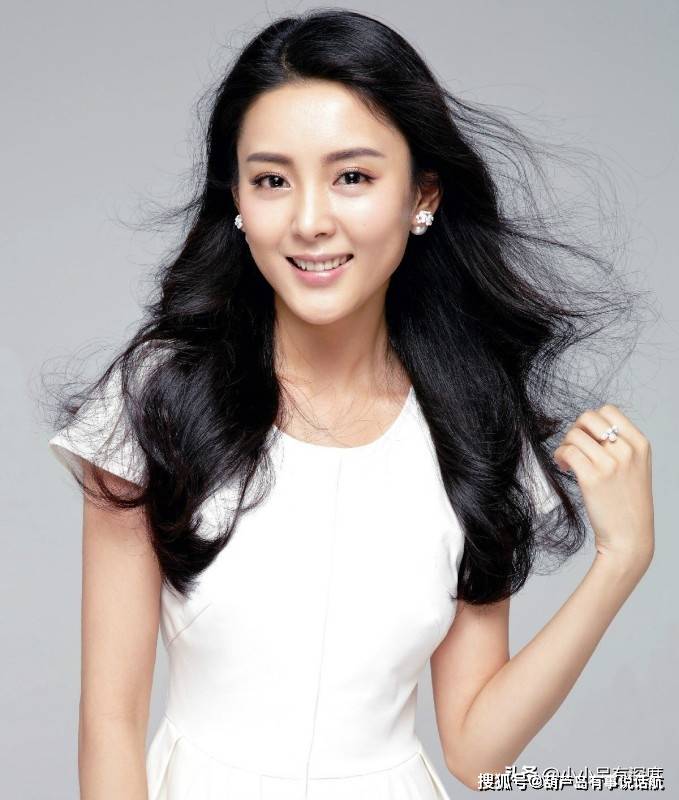2011年,在年代抗战剧《连环套》中饰演陈菲 .