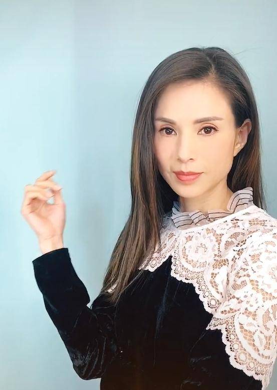 最美小龙女李若彤近况曝光,被质疑为何多年不婚,自曝已错过良人_网友