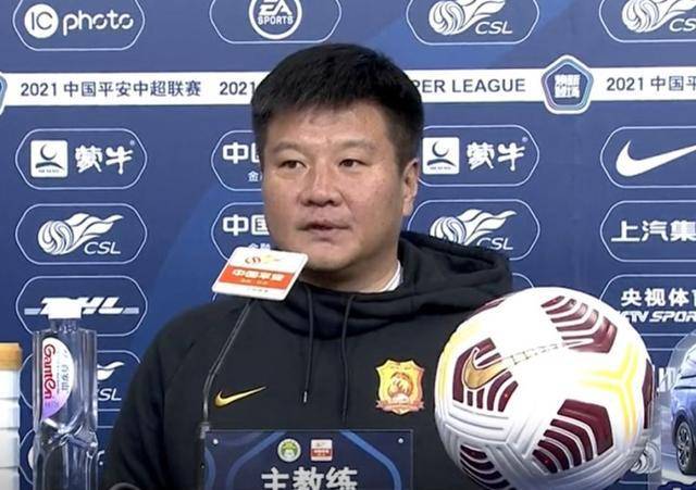 李金羽武汉队球员体能接近极限重庆队非常有韧劲和欲望