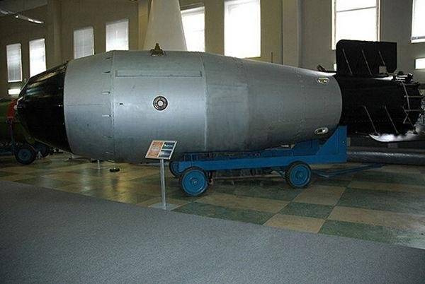 原创1980年扳手砸爆大力神洲际导弹核弹头被炸飞