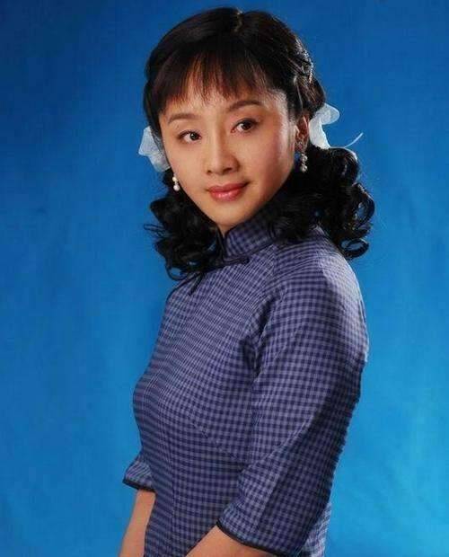 著名演员唐静:与王新军离异后,她与儿子的生活状况怎样?