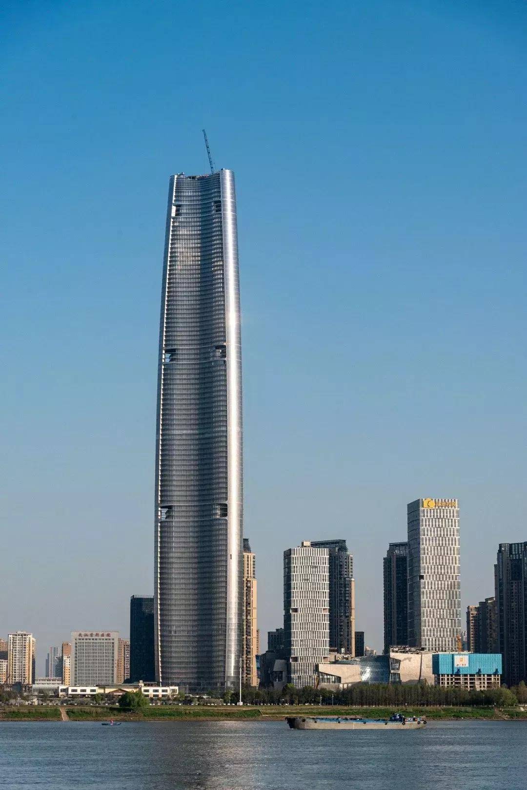 总投资超500亿的华中第一高楼"武汉绿地中心,高475米,由美国as gg