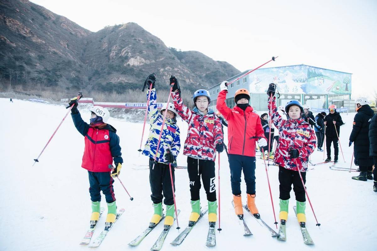 英才杯唐山市第三届冰雪运动会在遵化龙山滑雪场落下帷幕