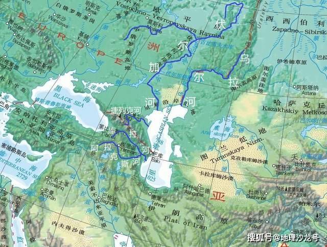 乌拉尔河位于亚欧大陆的西北部,发源于乌拉尔山脉的南部,自北向南流动