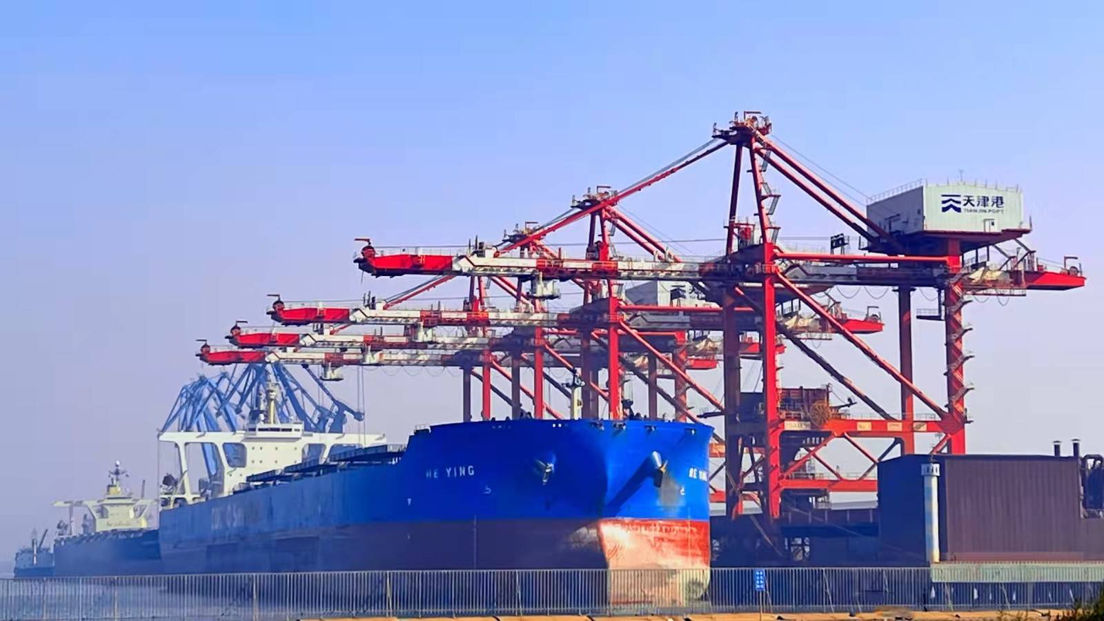 天津港打造绿色港口建设新典范 厚植高质量发展最美底色_码头_能源