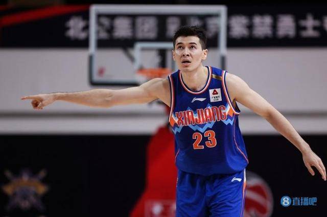 填满数据栏阿不都沙拉木17投8中得到21分8板7助1断1帽3失误