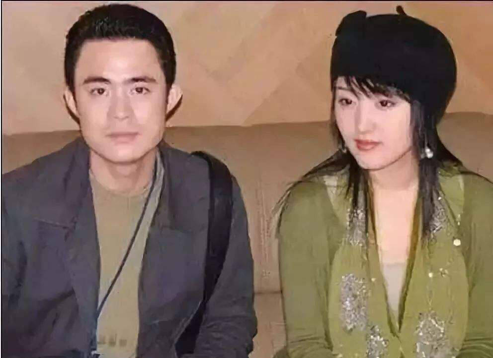 原创向华胜杨钰莹谈合作被其男友打伤向华强出手后杨钰莹事业惨了