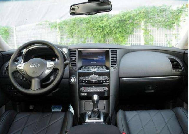 动力方面英菲尼迪qx70提供代号为vq37的37l自然吸气v6发动机