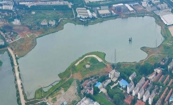 记者明眺生 摄与万家湖同时建成的,还有洪山区的仁和路公园.