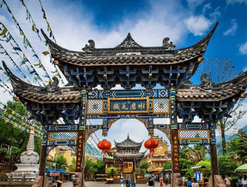 水磨古镇集古建筑,高山峡谷为一体,这里的景色更是宛如一幅水墨画