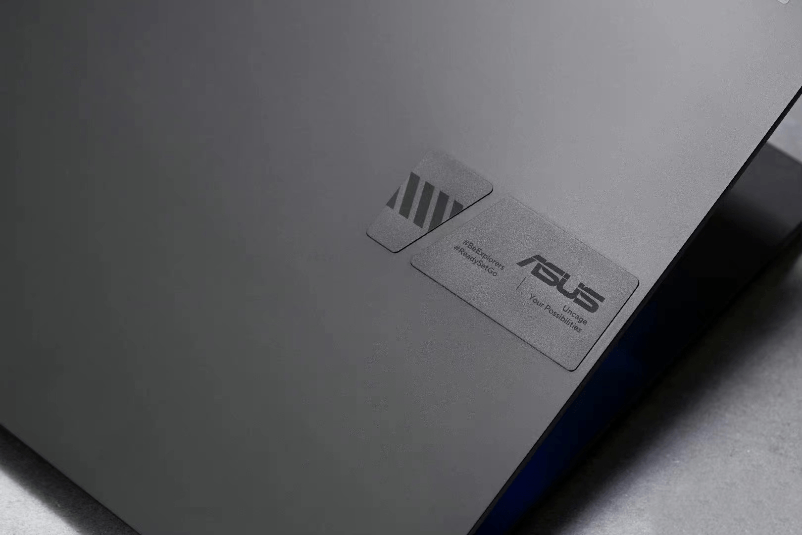 华硕灵耀大屏游戏性能轻薄本,自带多