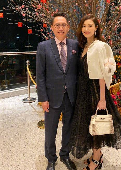李嘉欣夫妇为儿子庆祝9岁生日,许建彤越来越绅士,而