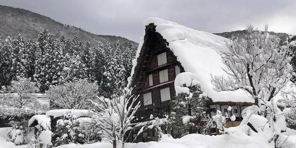 像童话世界一样美好的日本雪乡:世界遗产白川乡的一记