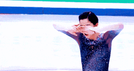 不仅长相甜美,自小学习花滑让她在赛场上用其独特的魅力感染观众.