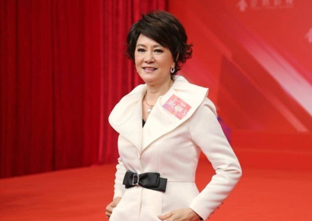 原创67岁苗可秀单身30年至今未婚曾和李小龙拍戏传出绯闻而红极一时