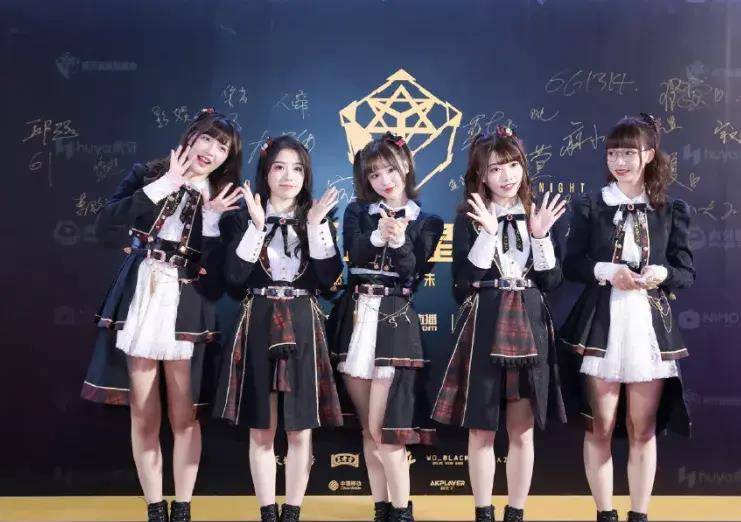 陆婷,青钰雯,柏欣妤,张怀瑾,胡晓慧,著名女子偶像团体"snh48 "五位