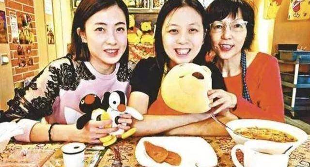 甘比长得神似宝咏琴,而且情商比较高,之前做娱记跟明星也处得不错.