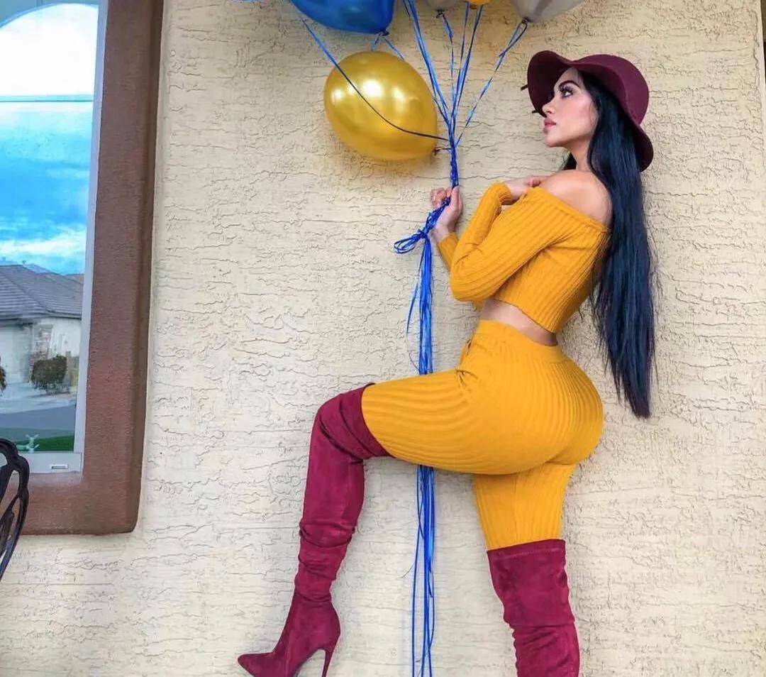 jailyne ojeda ochoa(佳丽妮·奥杰达·奥乔亚,她1998年出生于美国