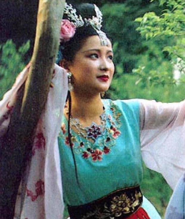 中的文殊菩萨怜怜.《西游记》1984年,她是电视剧的女演员.