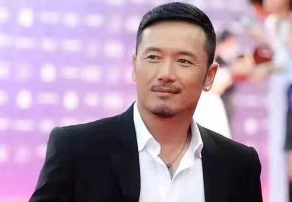 越老越有魅力的六位男演员有人五十岁才火有人的爱情令人羡慕