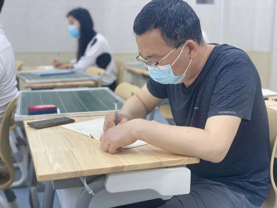 翰墨飘香书写芬芳惠济区绿荫路小学开展如何写好粉笔字专题培训