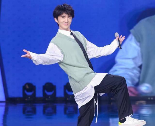 张新成芭莎首封有点帅,不愧是"哥哥本哥",宝藏男孩要藏不住了_林杨_旧