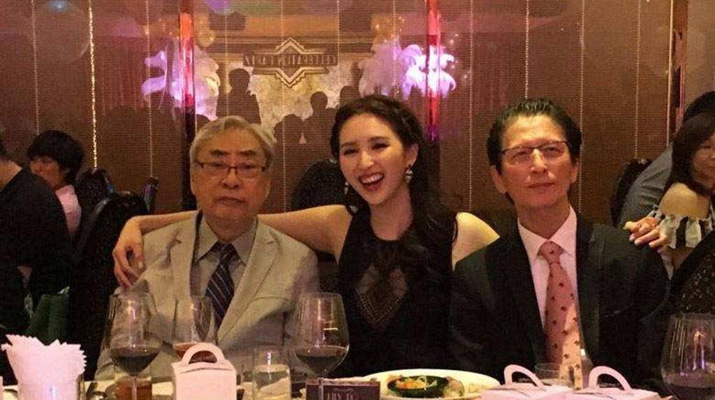原创香港小花何傲儿与大51岁富豪传恋情是忘年交还是爷孙恋