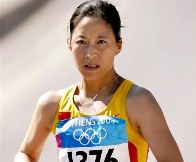 最终名将刘宏宇和新人王丽萍,被选定为中国竞走代表团的两名选手,登上