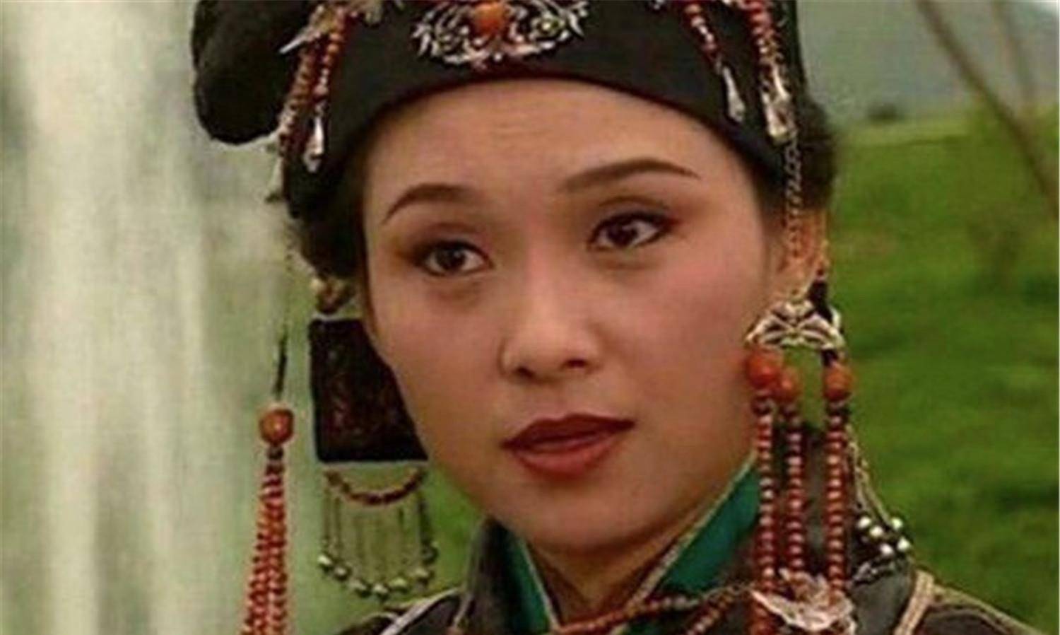 原创63岁李莫愁吕有慧当红时息影嫁武打小生现被丈夫宠成少女