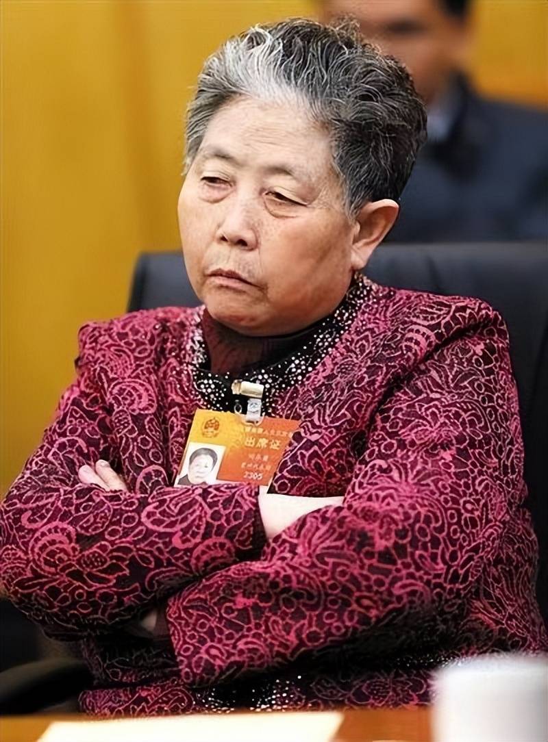 老干妈陶华碧:26岁丧夫,靠一砖一瓦打造出自己的"辣椒帝国"_孩子_丈夫