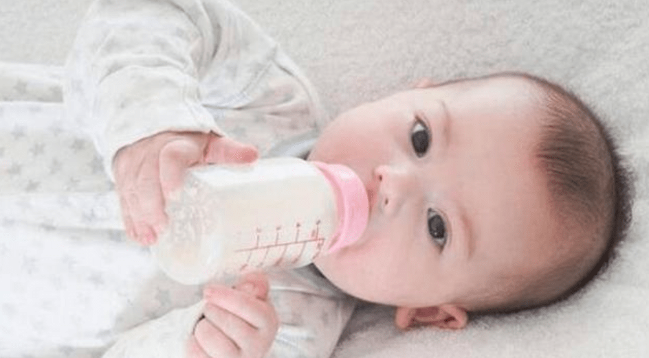 孩子喝母乳大便正常,一喝奶粉就便秘,怎么解決媽媽要清楚