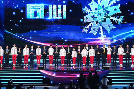"中国冰雪之夜" 北音教师与世界冠军谷爱凌,苏翊鸣