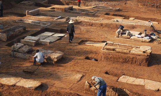 30米小土包每晚都"地震",考古队挖掘后,3000年神秘