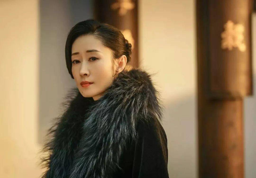 带着女儿离婚后的刘敏涛,成为一名单亲母亲,重新投入