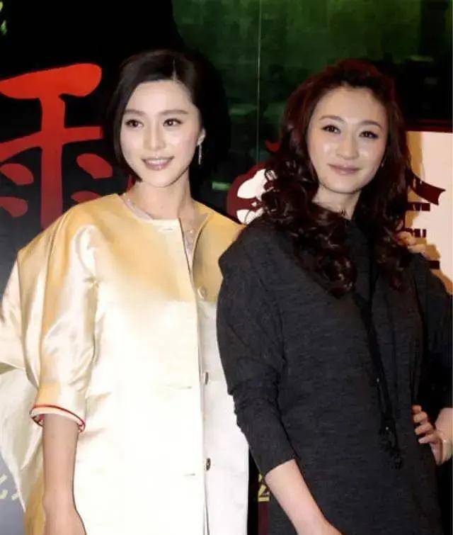 原创关晓彤和李小冉同框脸盘子还没李小冉紧致网友两人像同龄人