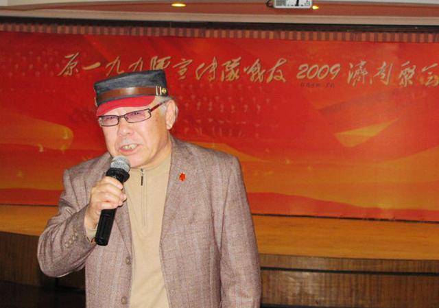 这个期间,隋鸿祺先后在《南征北战(彩色片)中饰