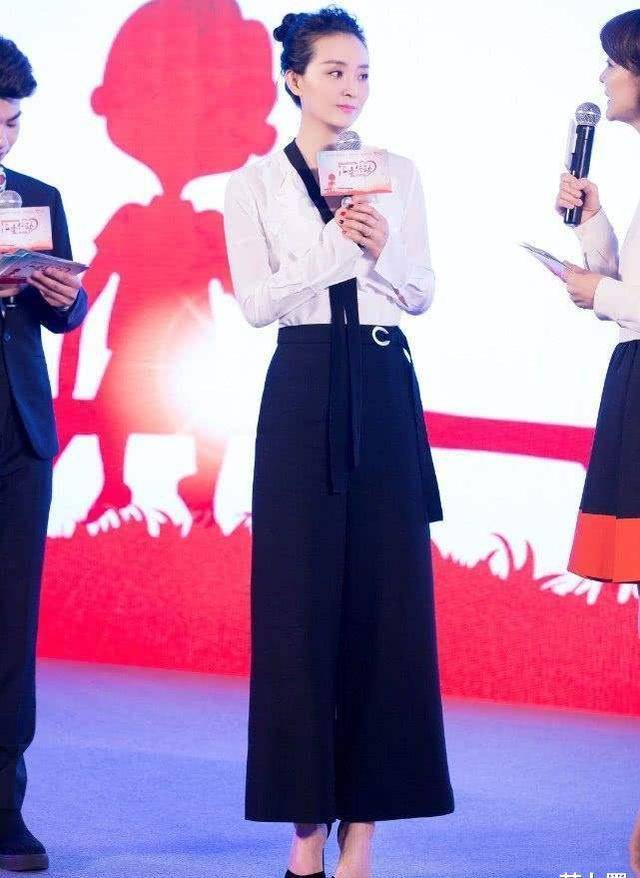 46岁王艳了!扎半很减龄,可脸色憔悴没有气色_元素_印花_一身