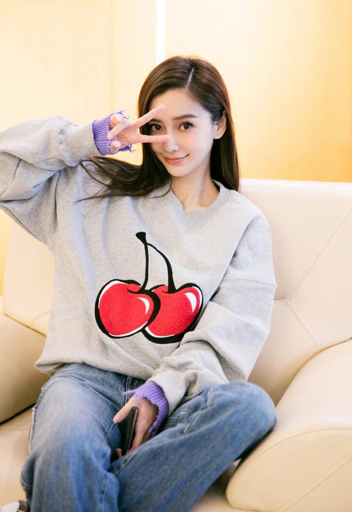 Angelababy粉丝,angelababy深v 开叉 原创angelababy五月行程依旧无进组粉丝她是演员不是综艺咖