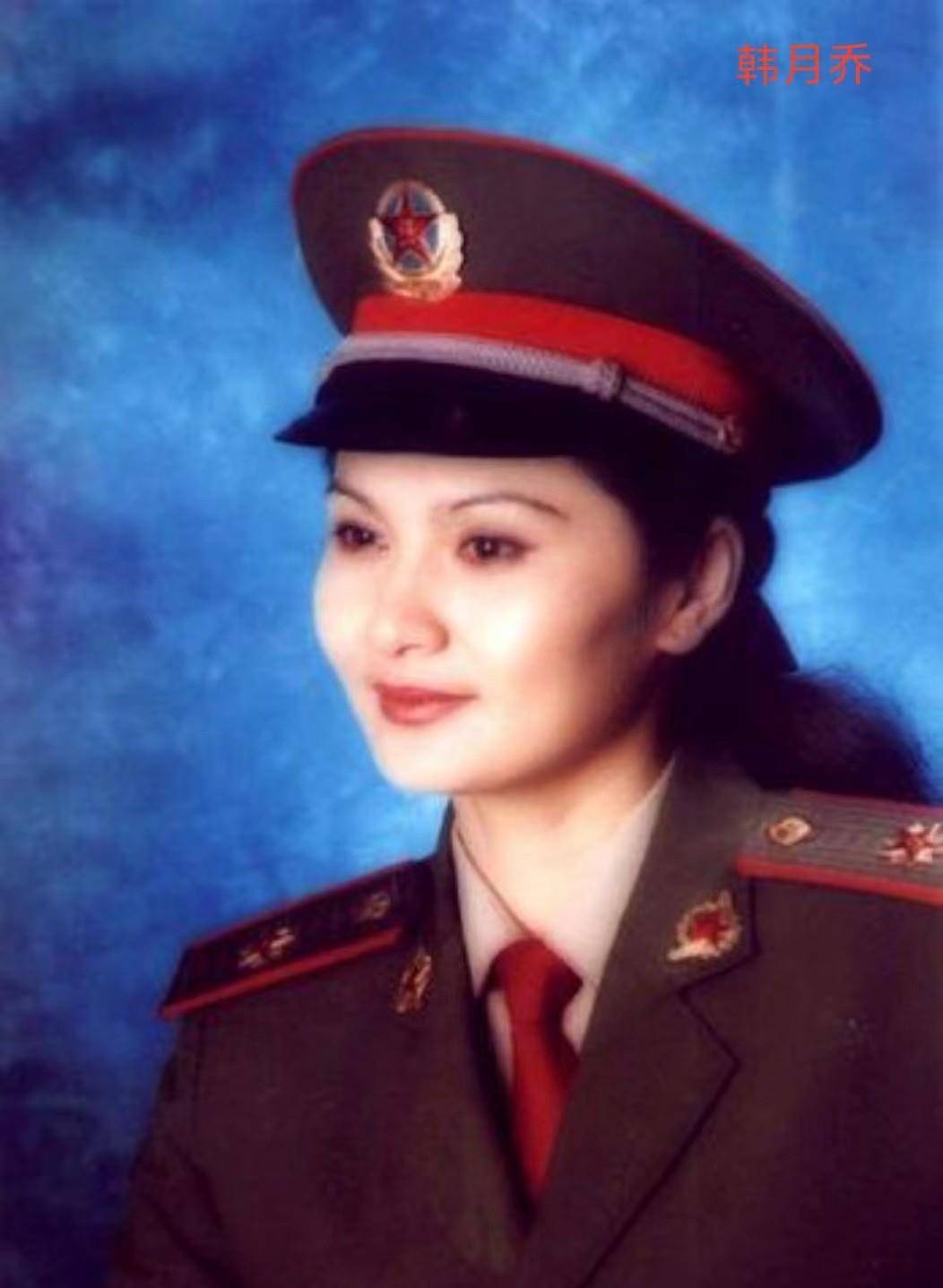 十八,王丽云军装照,又美又飒又大气.十九,岳红军装照,端庄大气.