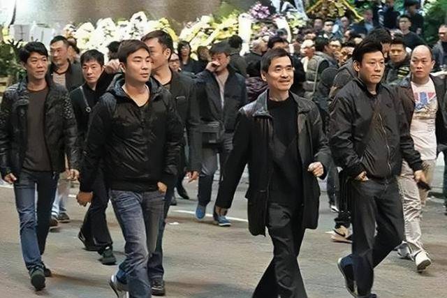哥哥是14k的大佬,父亲跟刘銮雄母亲是好友,他则是香港百亿富豪_洪汉文