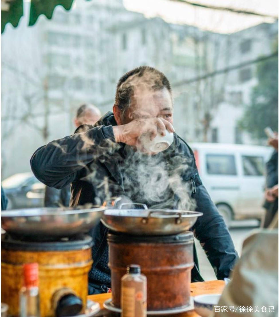 上海的酒文化最为出名的就是早酒文化,起源已久,以前被人们称为"码头