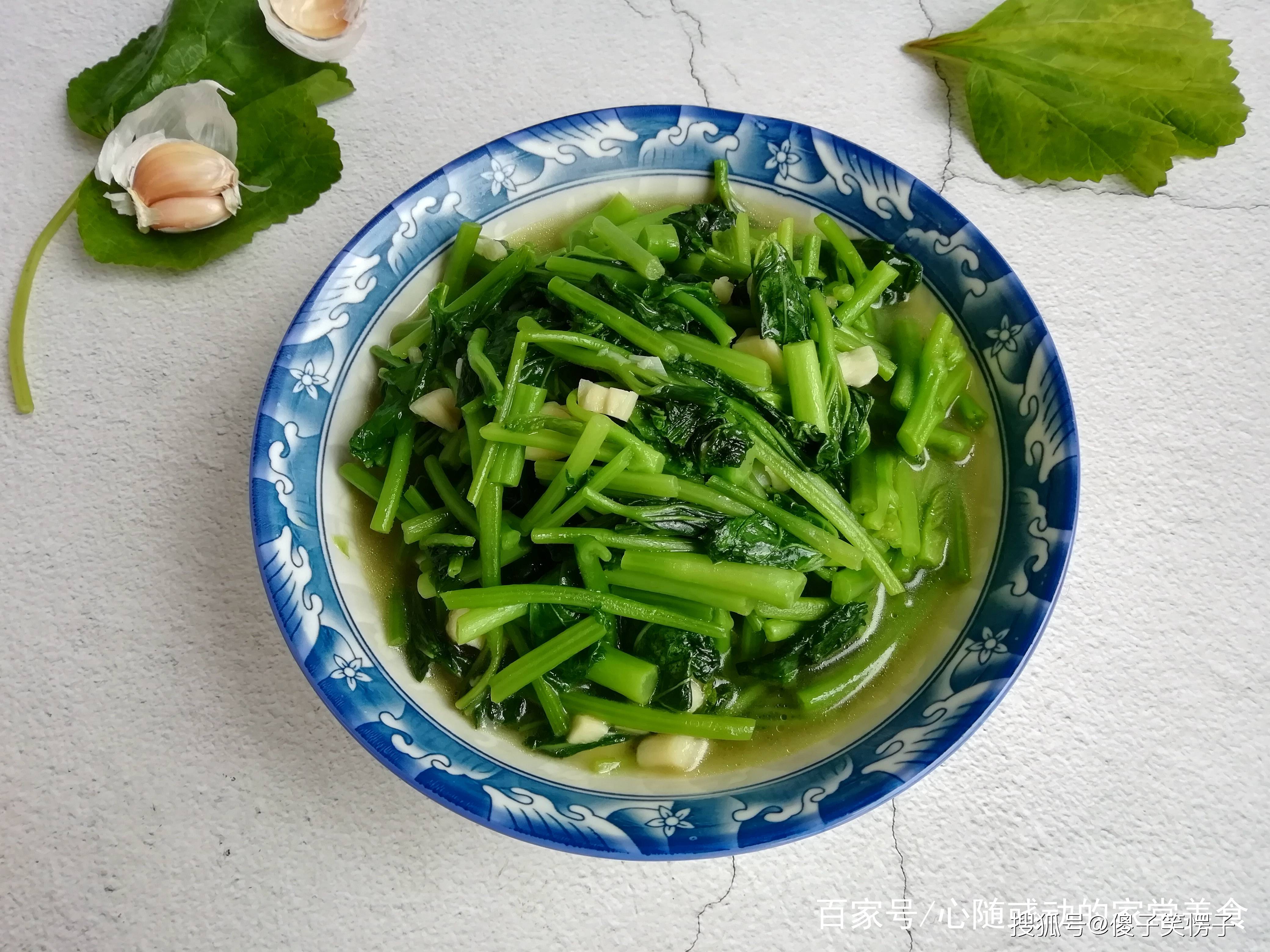 冬苋菜,也叫冬葵,冬寒菜等,是一种野生植物,它的嫩叶和嫩茎都可以当做