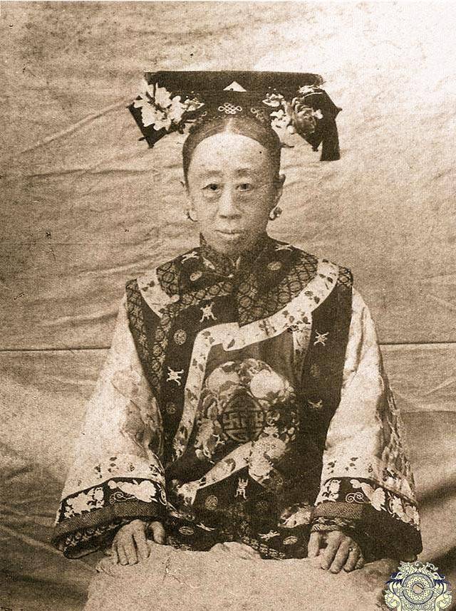 慈禧身边八大女官罕见老照片:图5是真正的公主,图6格格长相漂亮_瑾妃