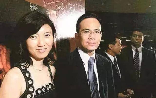 李嘉诚低调的大儿媳:与丈夫如胶似漆,为产子改名,如今儿女双全_李泽钜