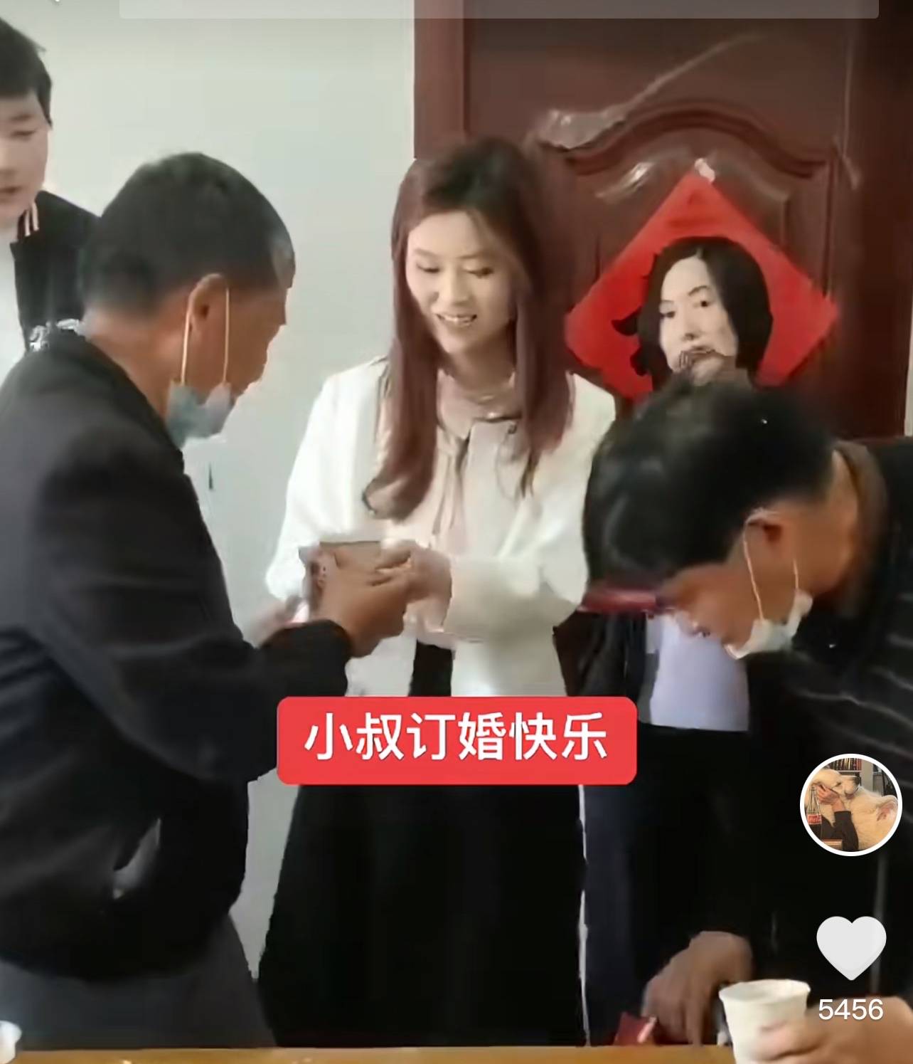 朱单伟订婚后首次直播亲侄子侄媳出镜爆料他为了婚礼积极瘦身