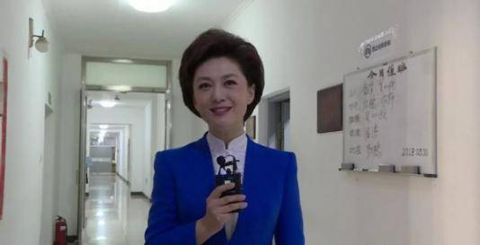 47岁电视"最国外脸"海霞,嫁清华教授为妻,结婚多年仍恩爱如初_时候
