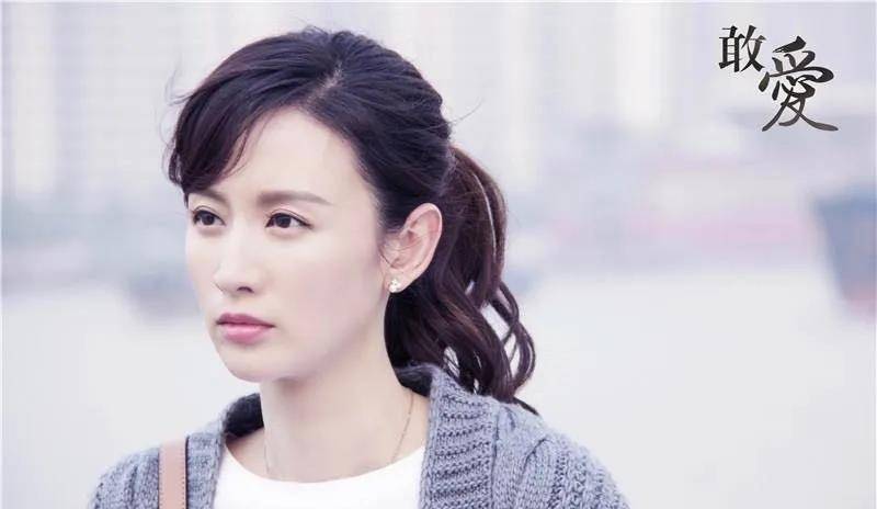 她投身《敢爱》,做零差评的"中国好女友"雷蕾,让人心疼不已;当大家